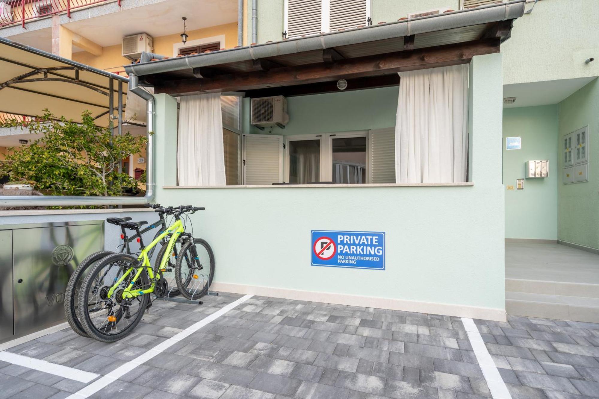 New! D31 Studio W2 Bikes, Sunny Terrace & Parking Ρόβινι Εξωτερικό φωτογραφία
